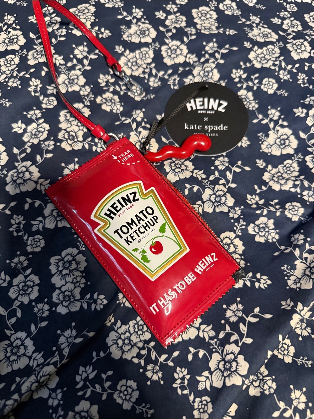 kate spade Red Heinz Tomato Ketchup Crossbody Pouch - Picture 2 of 3